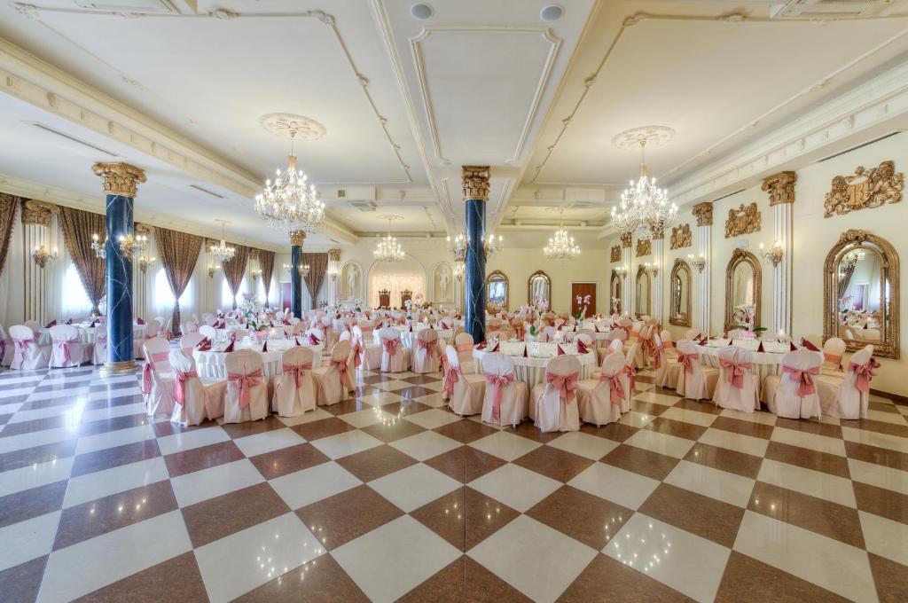 Hotel Krolewski Janów Lubelski Eksteriør billede
